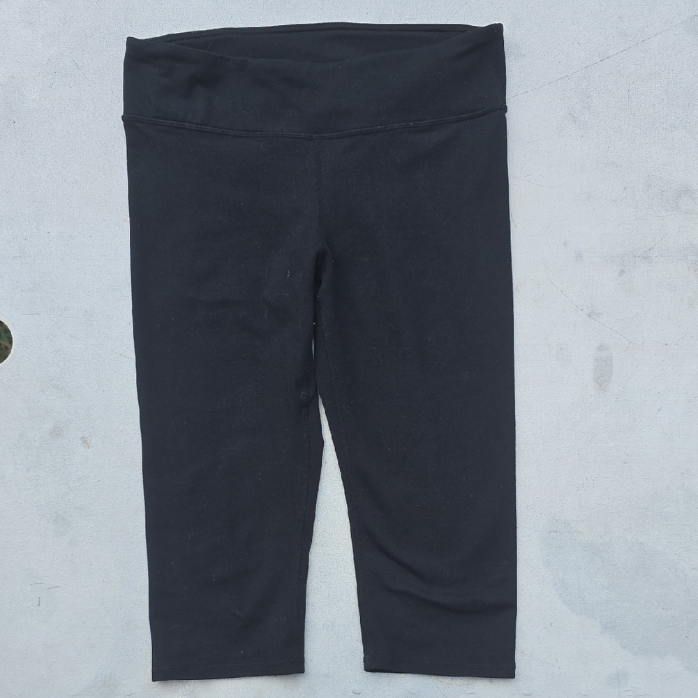 Fabletics Black Athletic Cropped Leggings - Small
